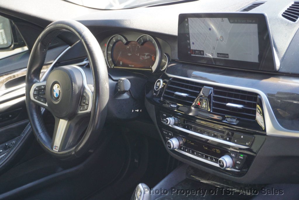 2018 BMW 5 Series 530i - 22975378 - 16