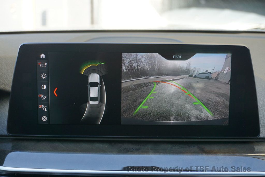 2018 BMW 5 Series 530i - 22975378 - 19