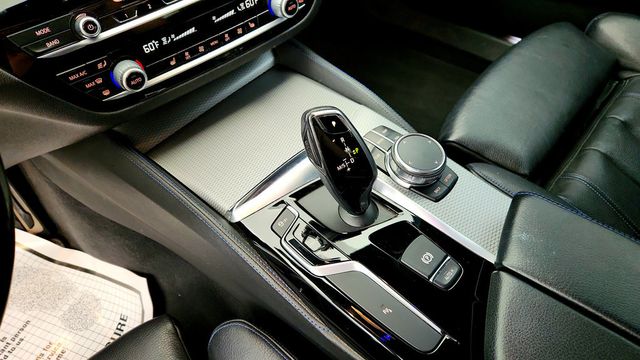 2018 BMW 5 Series 530i Sedan w/ M Sport Package - 23082283 - 15