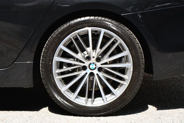2018 BMW 5 Series 530i xDrive - 23036911 - 13