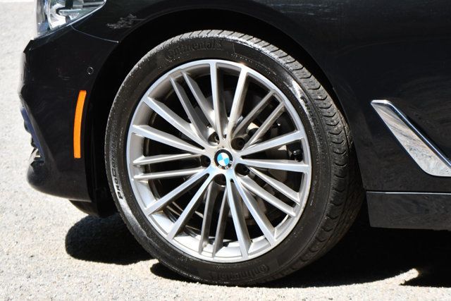 2018 BMW 5 Series 530i xDrive - 23036911 - 14