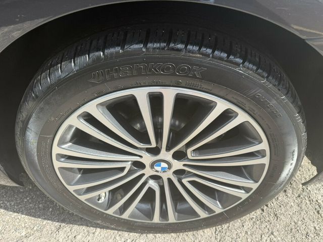 2018 BMW 5 Series 530i xDrive - 23099974 - 9