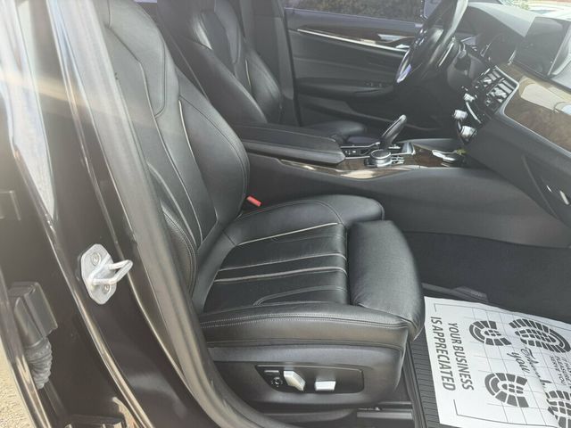 2018 BMW 5 Series 530i xDrive - 23099974 - 16