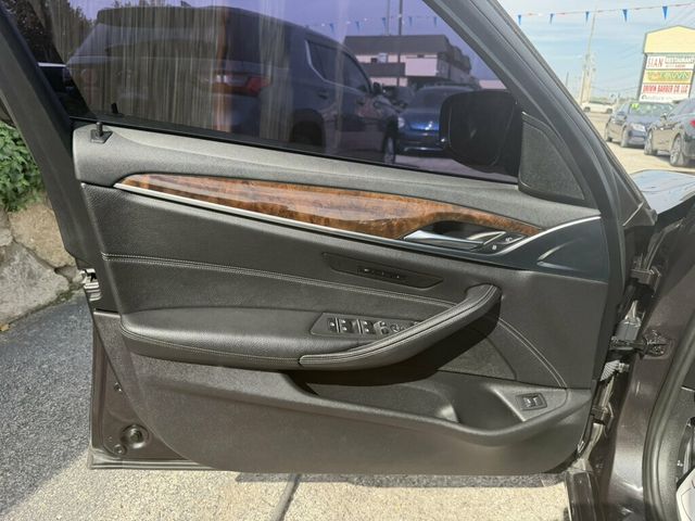 2018 BMW 5 Series 530i xDrive - 23099974 - 18