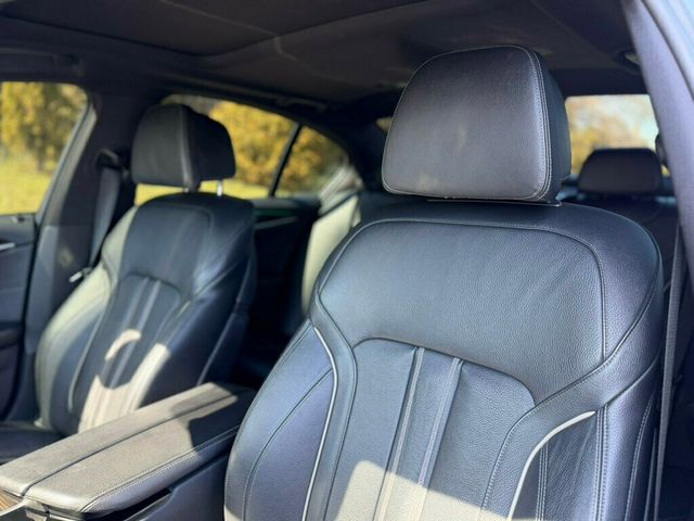 2018 BMW 5 Series 530i xDrive - 22996036 - 12