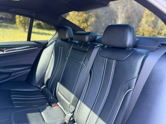 2018 BMW 5 Series 530i xDrive - 22996036 - 16