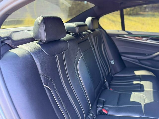 2018 BMW 5 Series 530i xDrive - 22996036 - 17