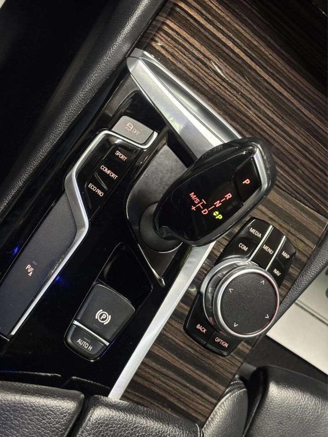 2018 BMW 5 Series 530i xDrive - 23030937 - 36