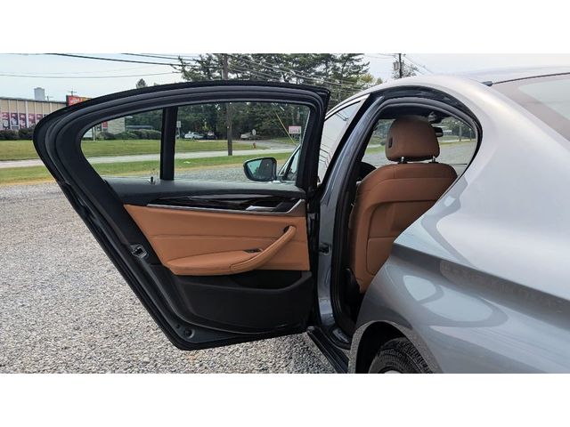 2018 BMW 5 Series 530i xDrive - 22921226 - 9