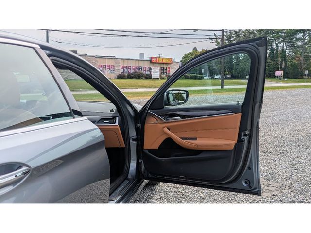 2018 BMW 5 Series 530i xDrive - 22921226 - 10