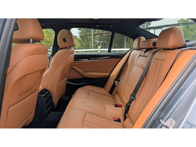 2018 BMW 5 Series 530i xDrive - 22921226 - 17