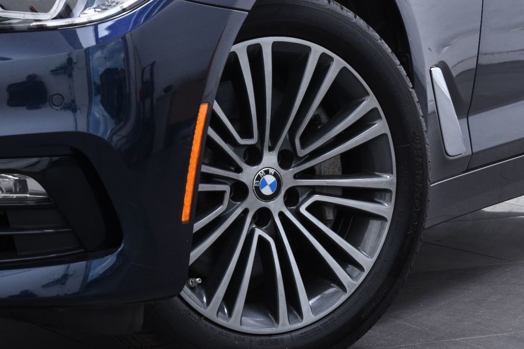 2018 BMW 5 Series 530i xDrive - 21095817 - 9
