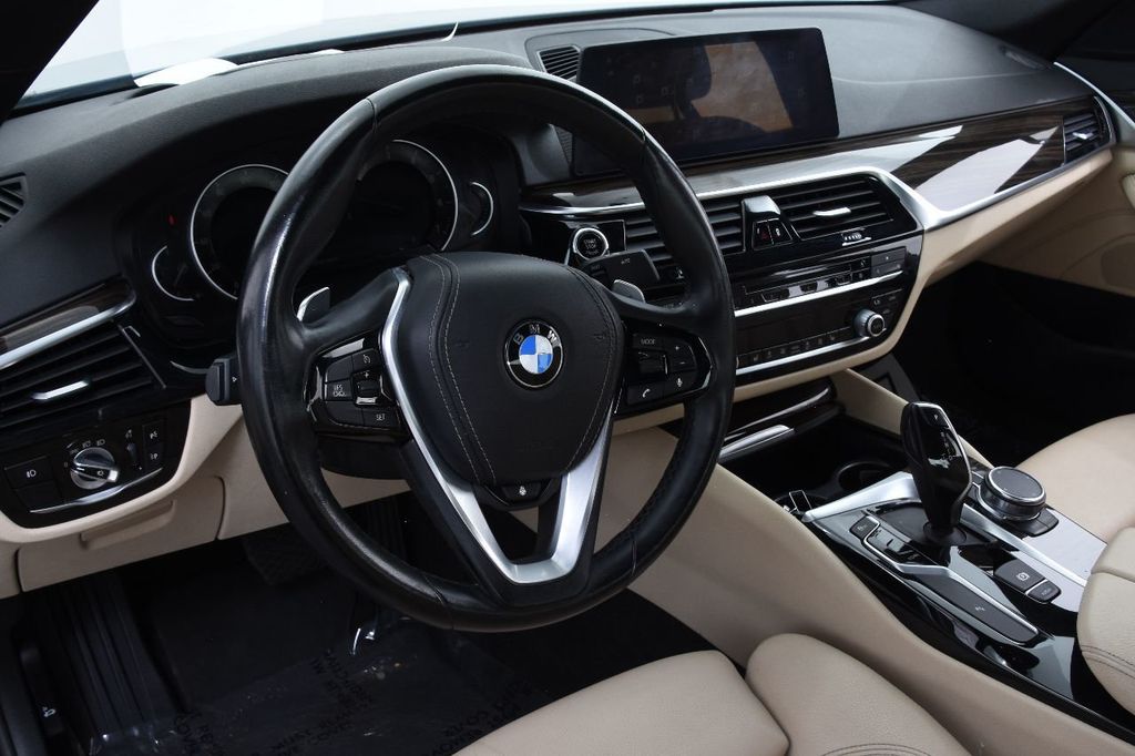 2018 BMW 5 Series 530i xDrive - 21095817 - 10