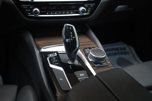 2018 BMW 5 Series 530i xDrive - 23062693 - 37