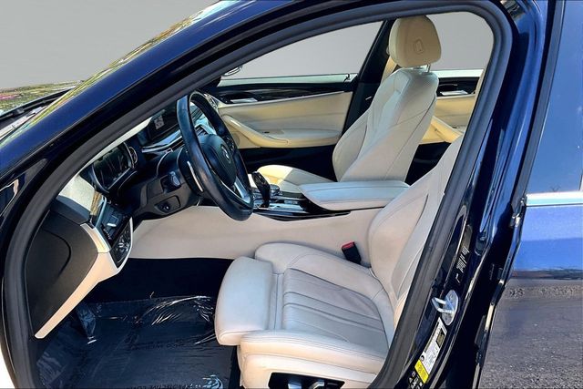 2018 BMW 5 Series 530i xDrive - 23079948 - 9