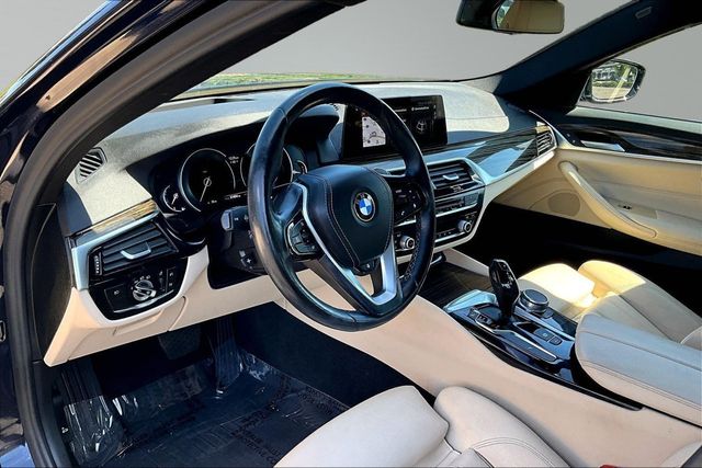 2018 BMW 5 Series 530i xDrive - 23079948 - 10