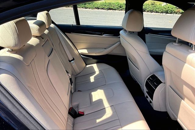 2018 BMW 5 Series 530i xDrive - 23079948 - 11
