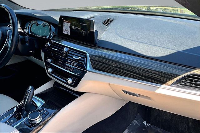 2018 BMW 5 Series 530i xDrive - 23079948 - 12