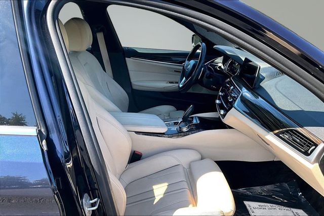 2018 BMW 5 Series 530i xDrive - 23079948 - 13