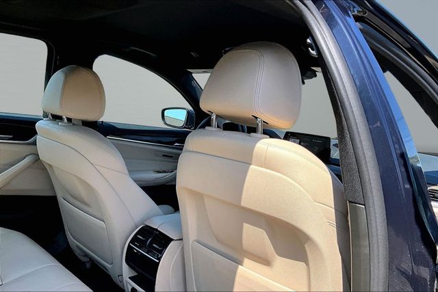 2018 BMW 5 Series 530i xDrive - 23079948 - 15