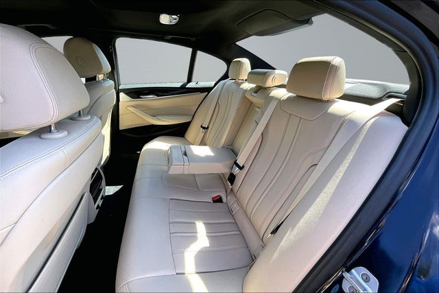 2018 BMW 5 Series 530i xDrive - 23079948 - 17