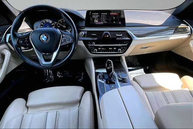 2018 BMW 5 Series 530i xDrive - 23079948 - 19