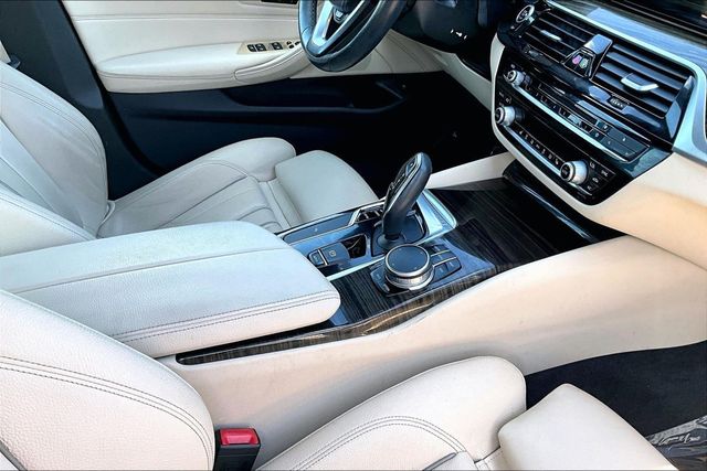 2018 BMW 5 Series 530i xDrive - 23079948 - 31