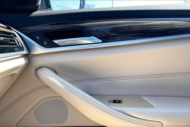 2018 BMW 5 Series 530i xDrive - 23079948 - 32