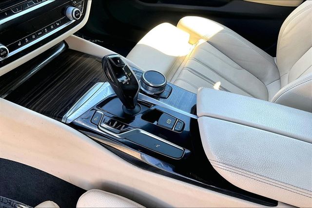 2018 BMW 5 Series 530i xDrive - 23079948 - 34