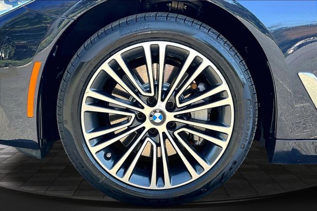 2018 BMW 5 Series 530i xDrive - 23079948 - 39