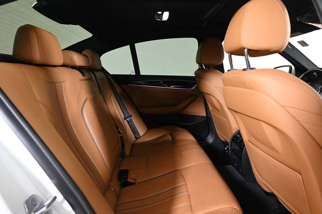 2018 BMW 5 Series 540i - 22943337 - 16