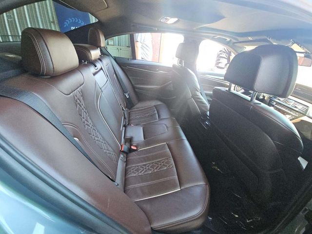 2018 BMW 5 Series 540i - 23033968 - 11
