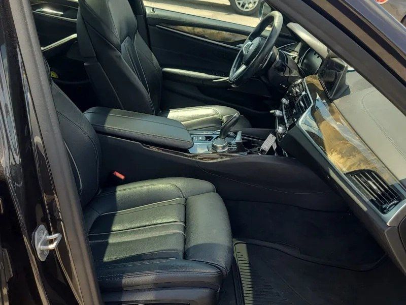 2018 BMW 5 Series 540i - 23046395 - 9