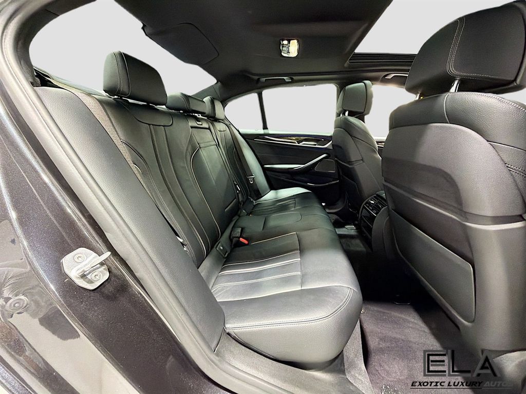 2018 BMW 5 Series 540i - 23046395 - 30