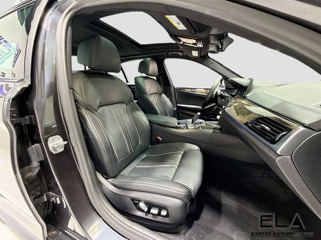 2018 BMW 5 Series 540i - 23046395 - 31