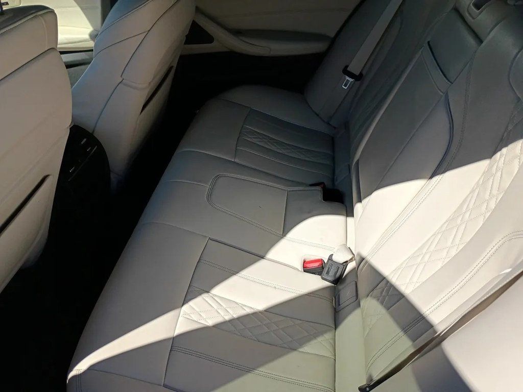 2018 BMW 5 Series 540i - 23100095 - 9