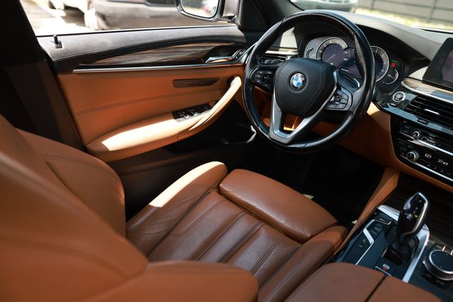 2018 BMW 5 Series 540i - 23040072 - 22