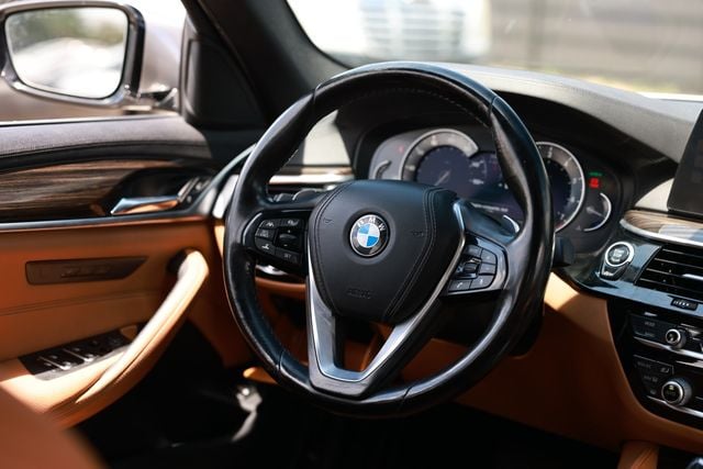 2018 BMW 5 Series 540i - 23040072 - 33