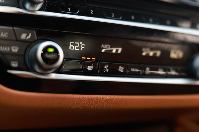 2018 BMW 5 Series 540i - 23040072 - 38