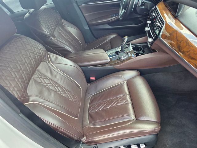 2018 BMW 5 Series 540i M Sport - 23033910 - 19