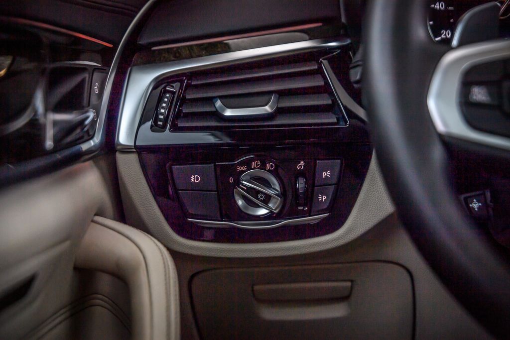 2018 BMW 5 Series 540i M SPORT - NAV - BACKUP CAM - BLUETOOTH - MUST SEE - 23002723 - 29