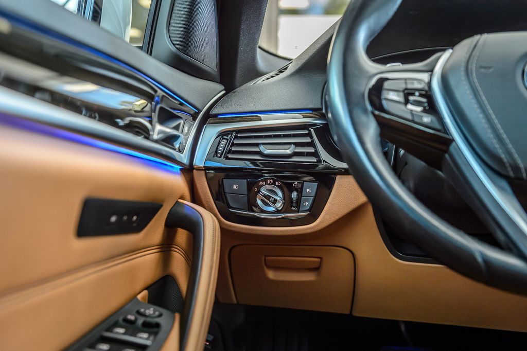 2018 BMW 5 Series 540i - WHITE ON BROWN -  NAV - BACKUP CAM - BLUETOOTH - MUST SEE - 23007549 - 26
