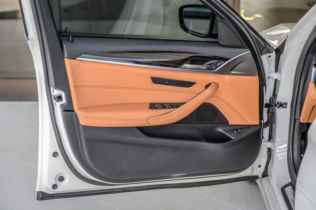 2018 BMW 5 Series 540i - WHITE ON BROWN -  NAV - BACKUP CAM - BLUETOOTH - MUST SEE - 23007549 - 47