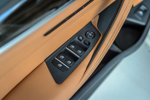 2018 BMW 5 Series 540i - WHITE ON BROWN -  NAV - BACKUP CAM - BLUETOOTH - MUST SEE - 23007549 - 50