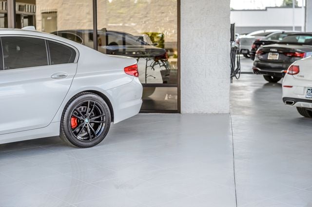 2018 BMW 5 Series 540i - WHITE ON BROWN -  NAV - BACKUP CAM - BLUETOOTH - MUST SEE - 23007549 - 56