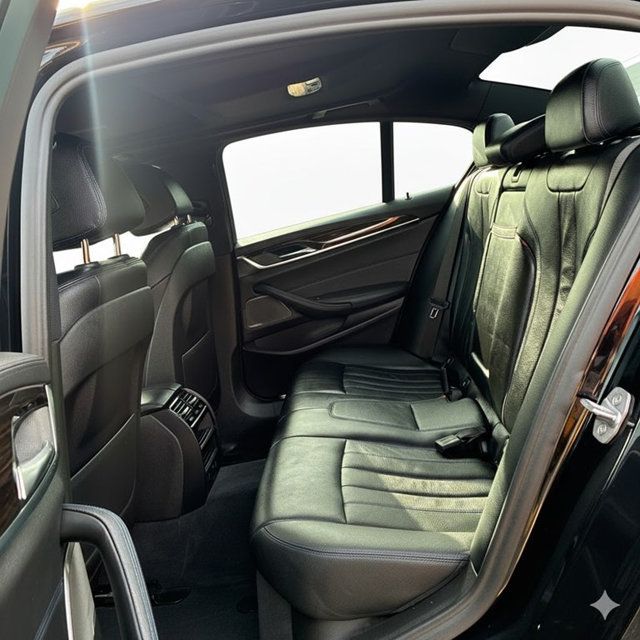 2018 BMW 5 Series 540i xDrive - 22945989 - 14