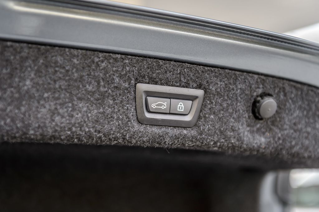 2018 BMW 5 Series 540i xDrive - 22994326 - 11