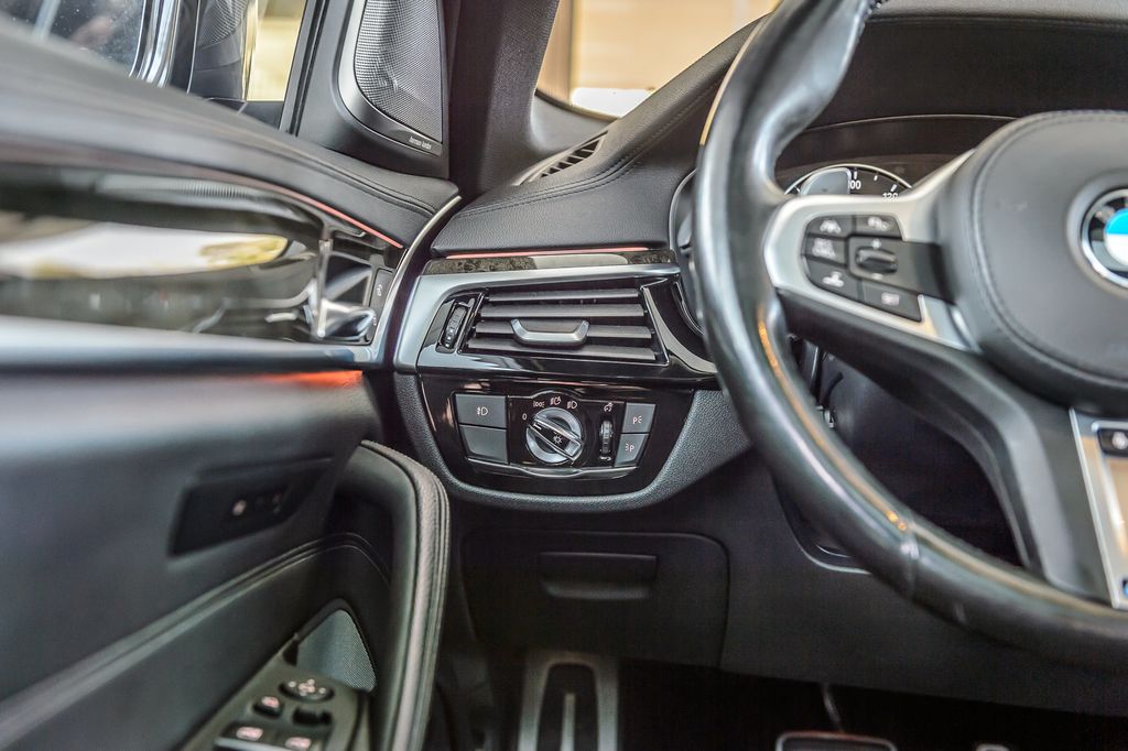 2018 BMW 5 Series 540i xDrive - 22994326 - 25