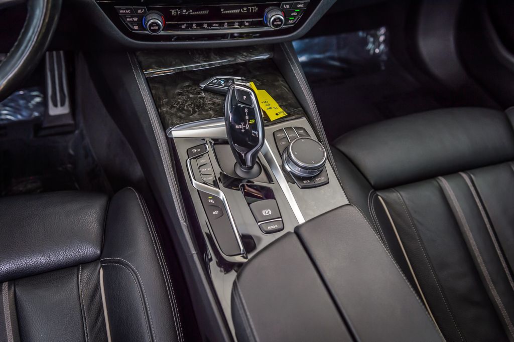 2018 BMW 5 Series 540i xDrive - 22994326 - 29