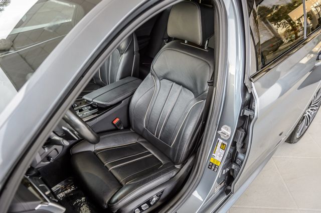 2018 BMW 5 Series 540i xDrive - 22994326 - 36